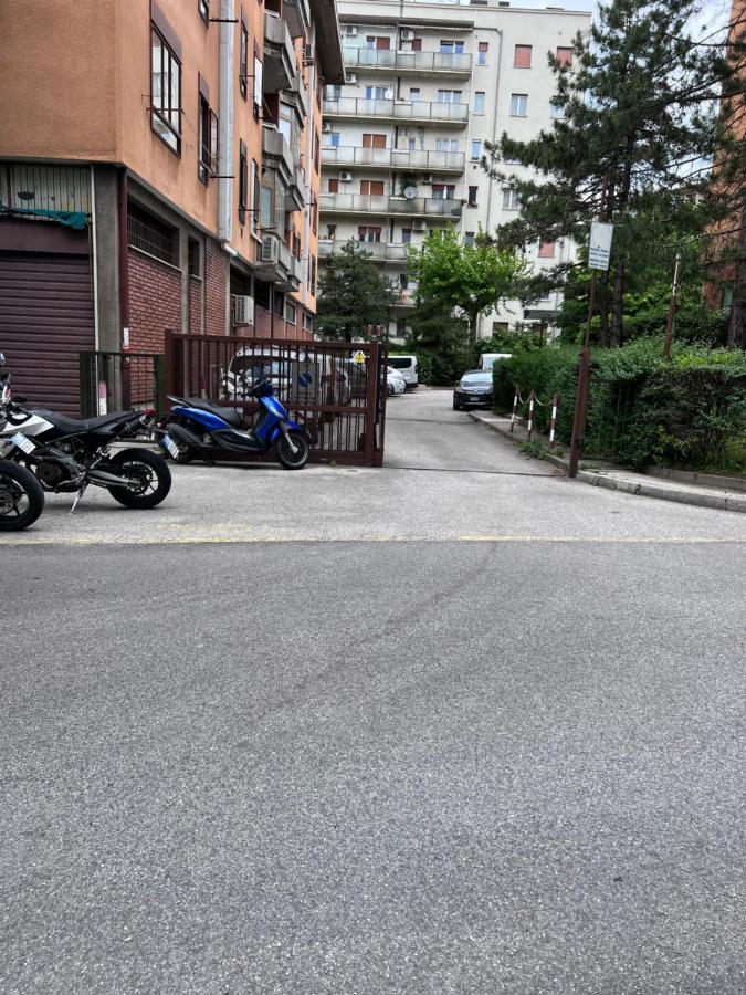 Appartamento Ultimo Piano Con Parcheggio Trieste Esterno foto