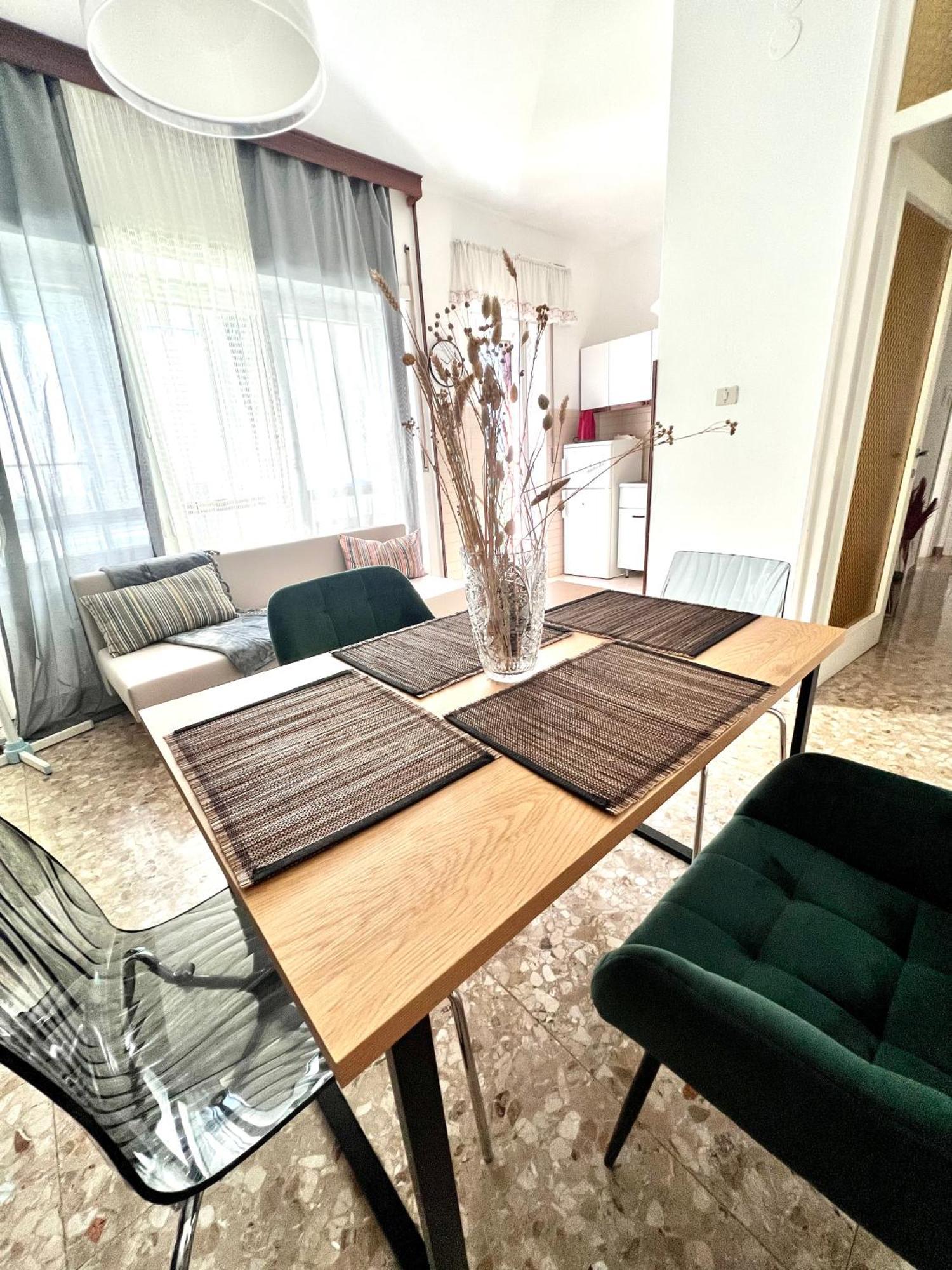 Appartamento Ultimo Piano Con Parcheggio Trieste Esterno foto