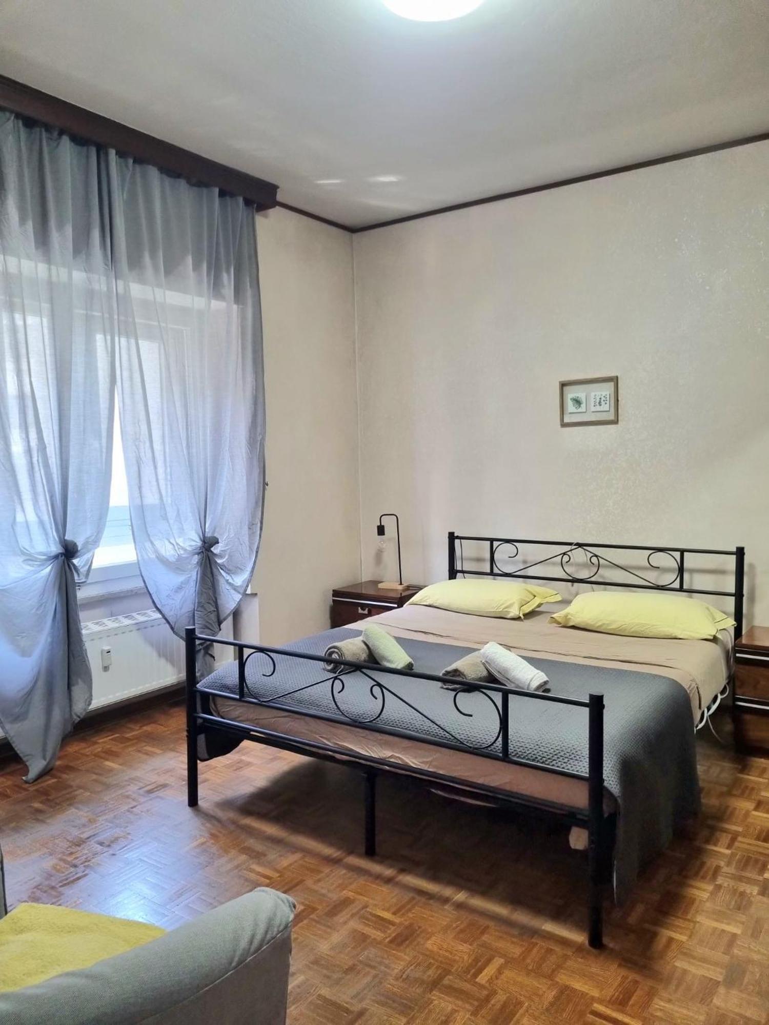 Appartamento Ultimo Piano Con Parcheggio Trieste Esterno foto