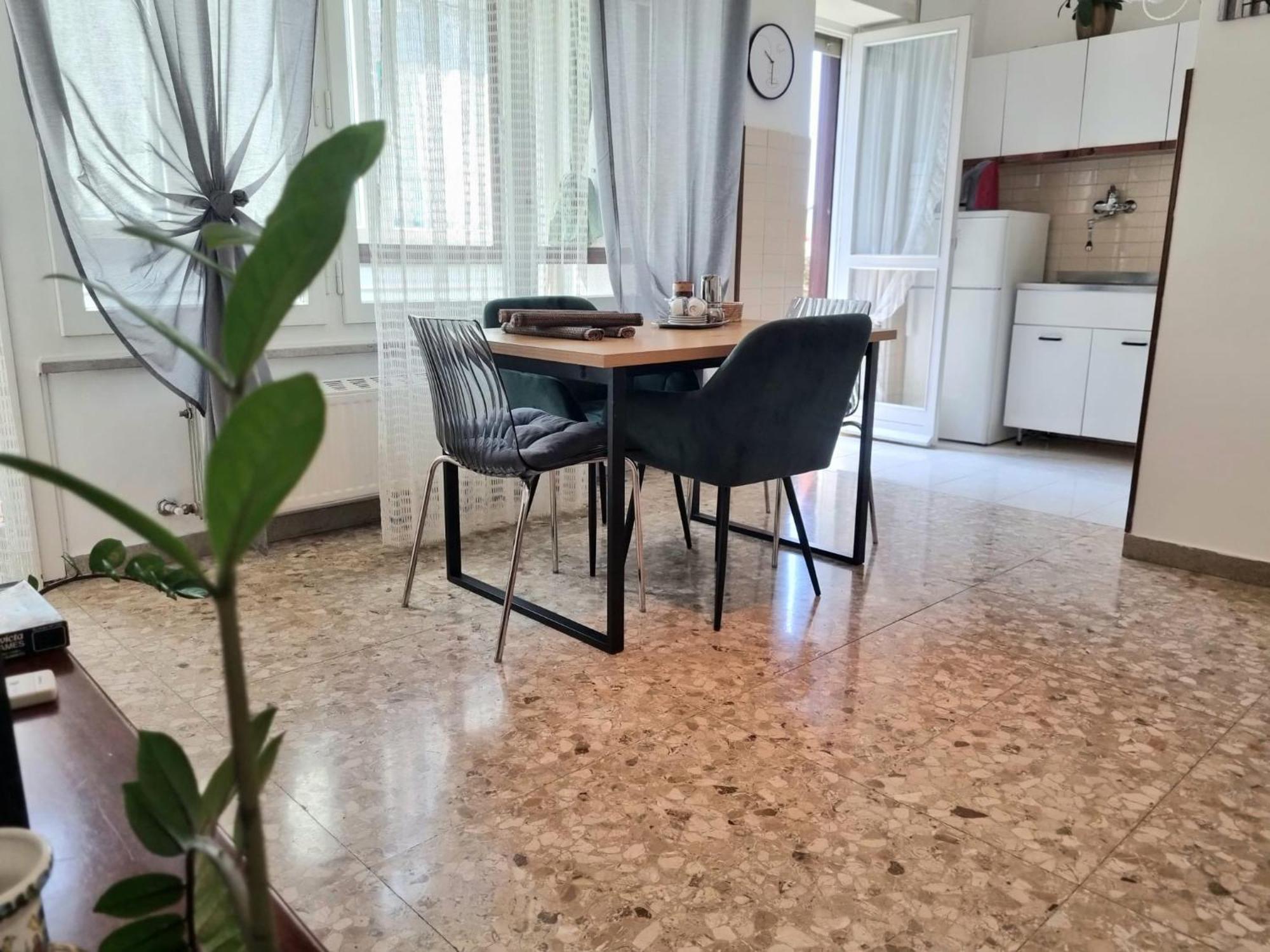 Appartamento Ultimo Piano Con Parcheggio Trieste Esterno foto
